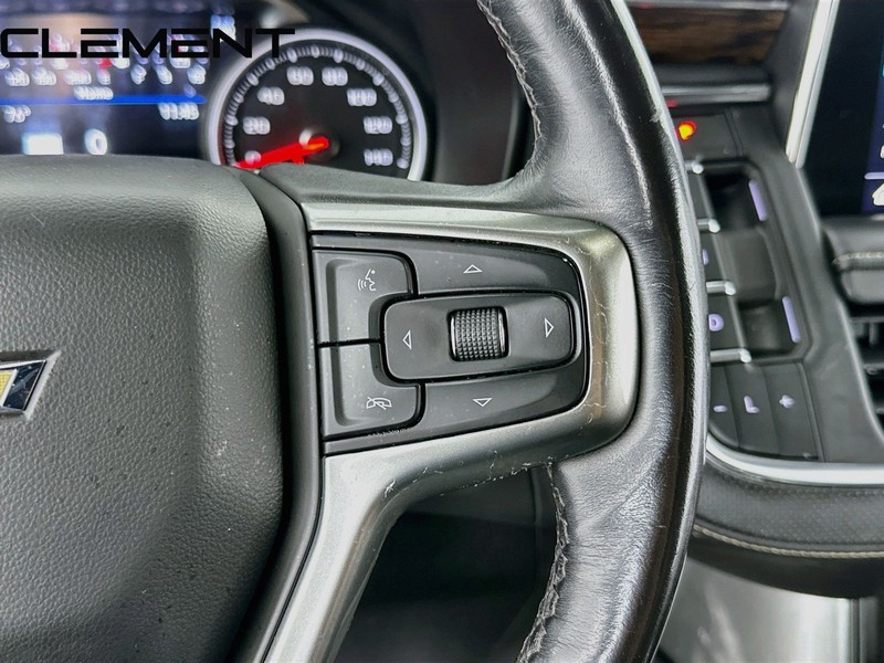 Chevrolet Suburban Vehicle Full-screen Gallery Image 17