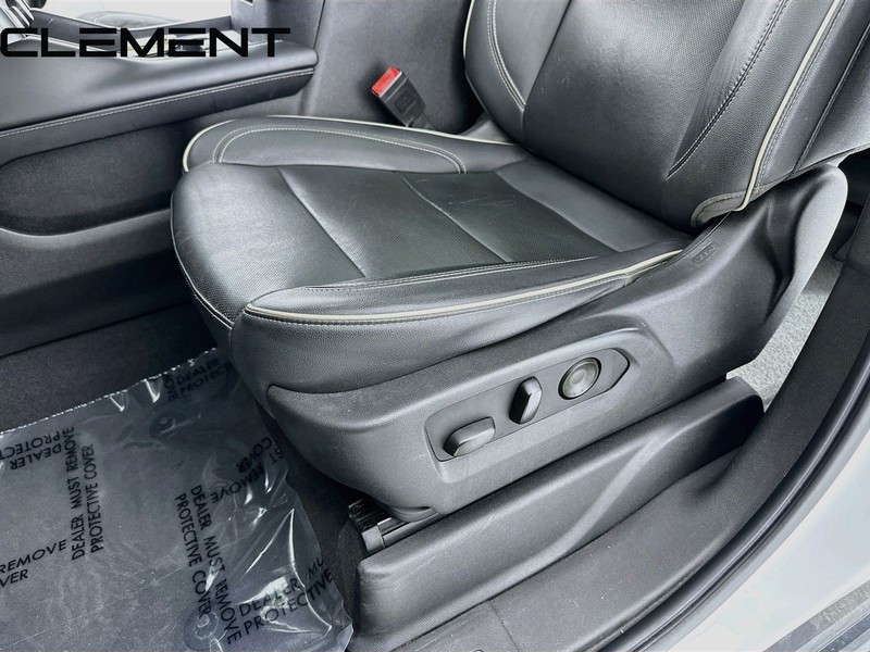 Chevrolet Suburban Vehicle Full-screen Gallery Image 29