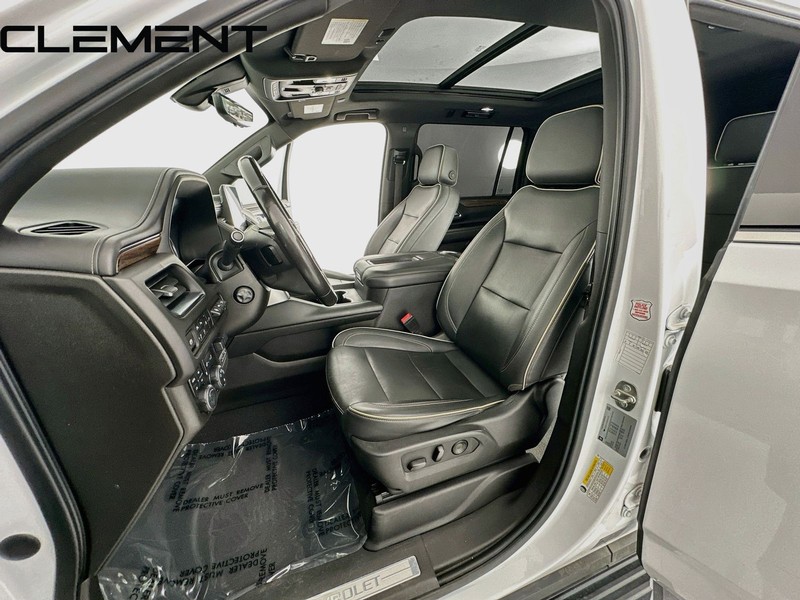 Chevrolet Suburban Vehicle Full-screen Gallery Image 30