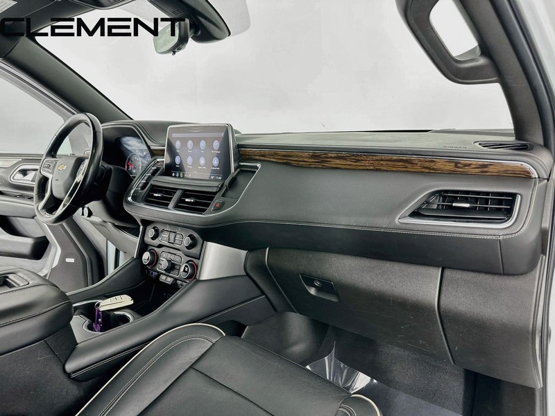Chevrolet Suburban Vehicle Full-screen Gallery Image 37