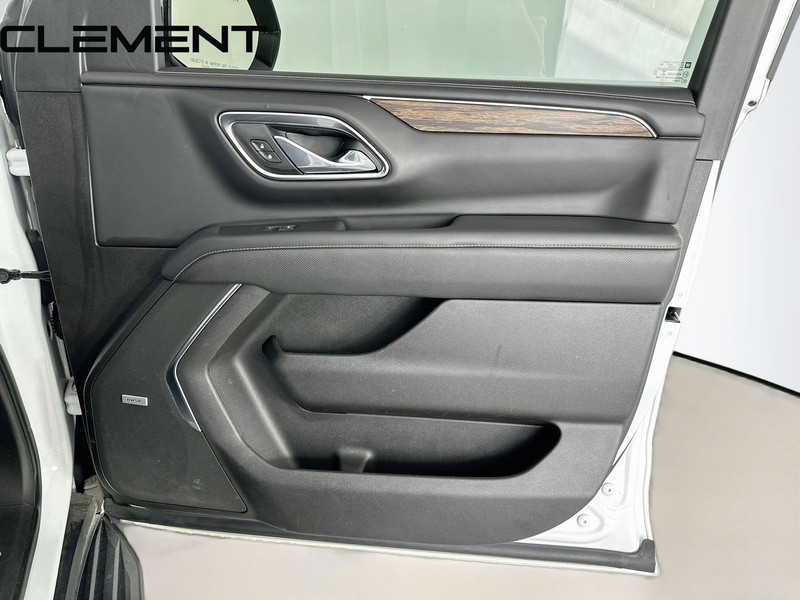 Chevrolet Suburban Vehicle Full-screen Gallery Image 38