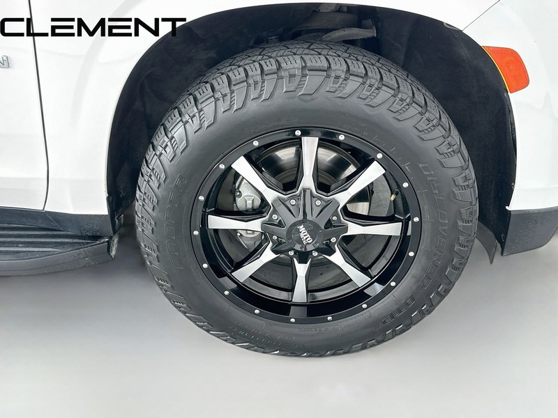 Chevrolet Suburban Vehicle Full-screen Gallery Image 39