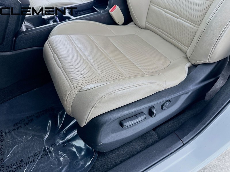 Honda CR-V Vehicle Image 29