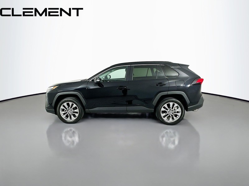 Toyota RAV4 Vehicle Full-screen Gallery Image 6
