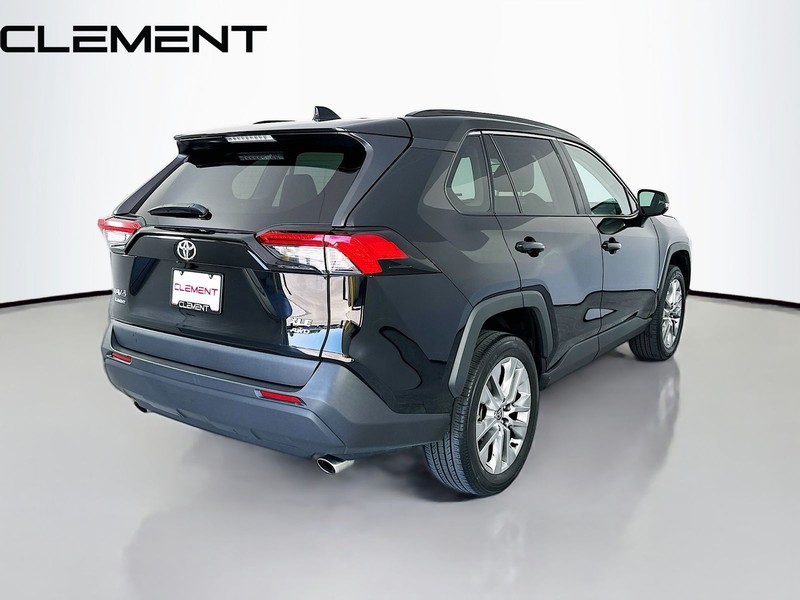 Toyota RAV4 Vehicle Full-screen Gallery Image 7