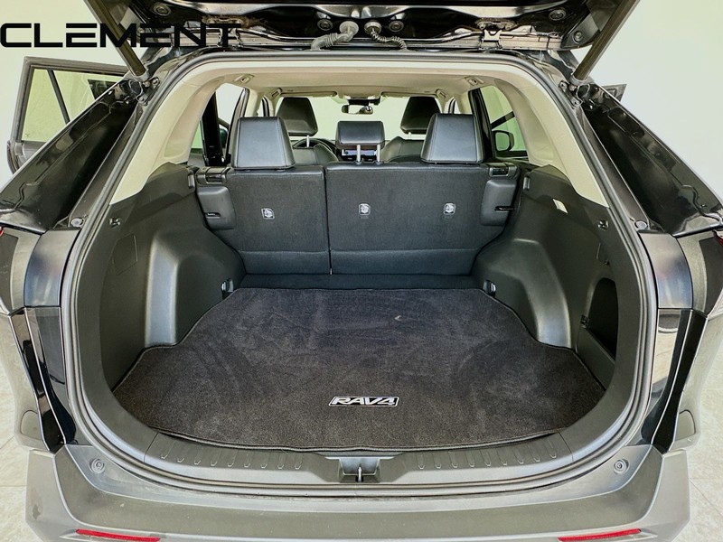 Toyota RAV4 Vehicle Full-screen Gallery Image 11