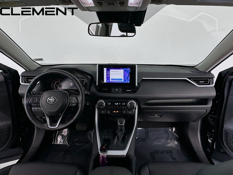 Toyota RAV4 Vehicle Full-screen Gallery Image 12