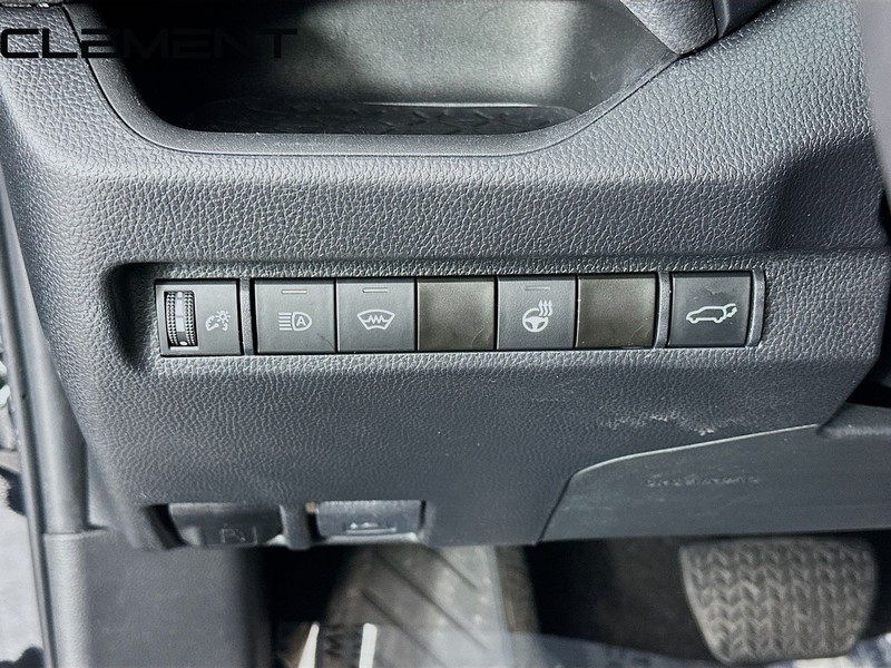 Toyota RAV4 Vehicle Full-screen Gallery Image 13