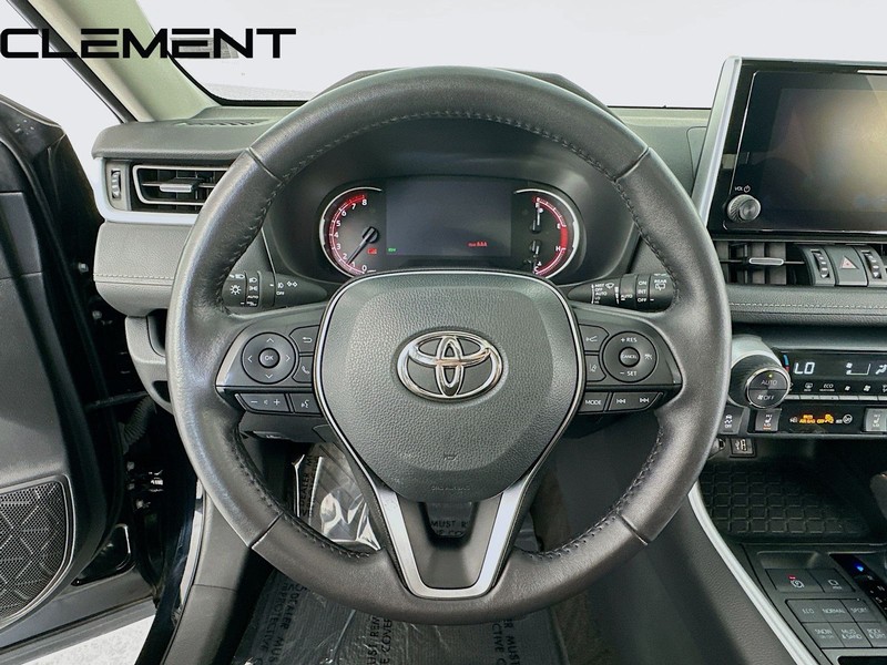 Toyota RAV4 Vehicle Full-screen Gallery Image 14