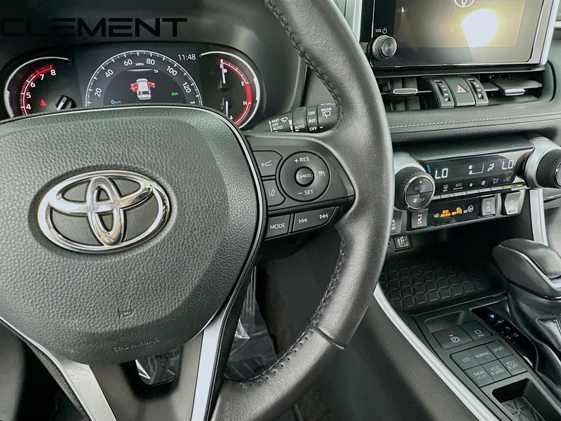 Toyota RAV4 Vehicle Full-screen Gallery Image 17