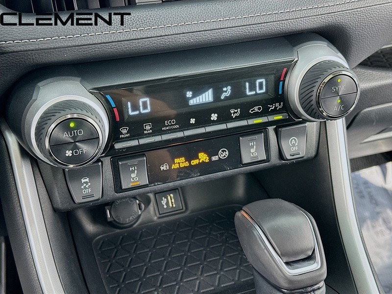 Toyota RAV4 Vehicle Full-screen Gallery Image 22
