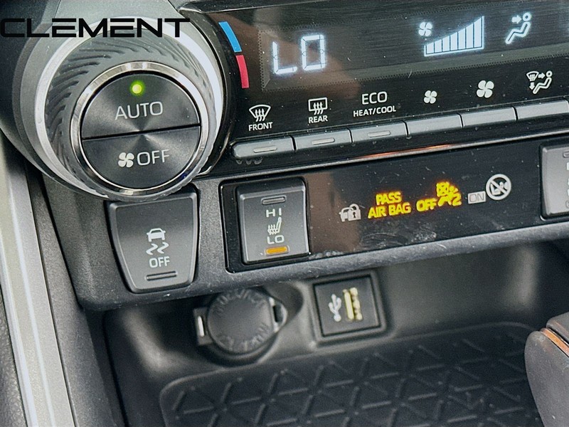Toyota RAV4 Vehicle Full-screen Gallery Image 23