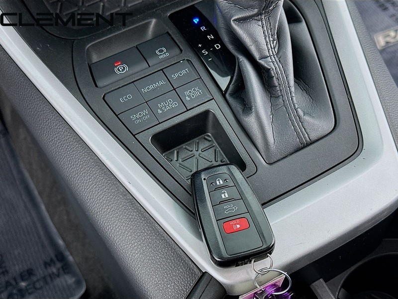 Toyota RAV4 Vehicle Full-screen Gallery Image 24