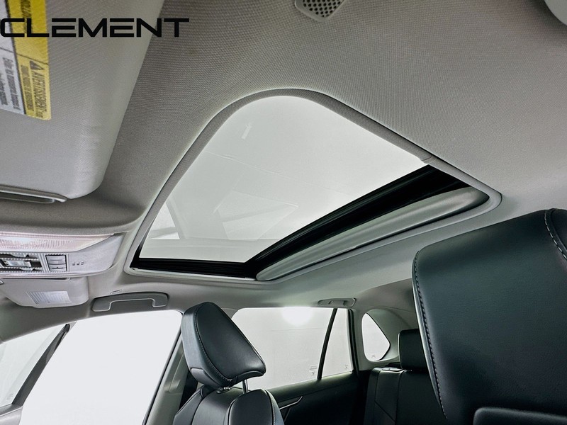 Toyota RAV4 Vehicle Full-screen Gallery Image 25