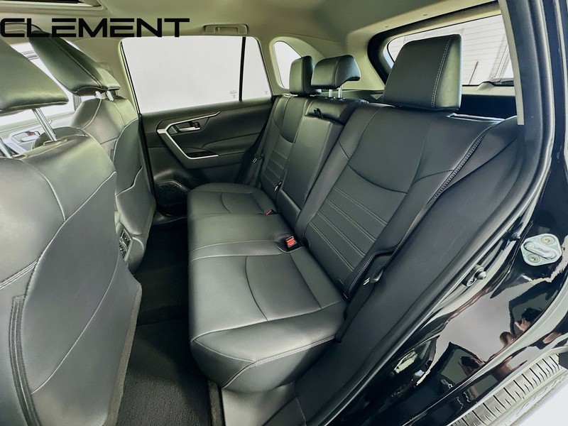 Toyota RAV4 Vehicle Full-screen Gallery Image 33