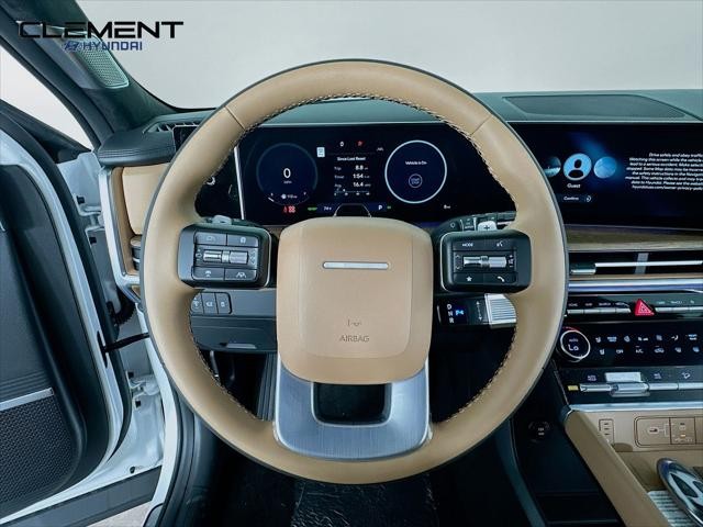 Hyundai Santa Fe Hybrid Vehicle Full-screen Gallery Image 13