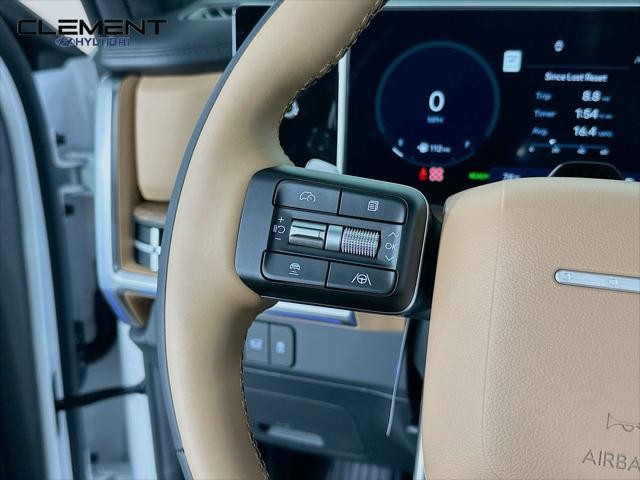 Hyundai Santa Fe Hybrid Vehicle Full-screen Gallery Image 14
