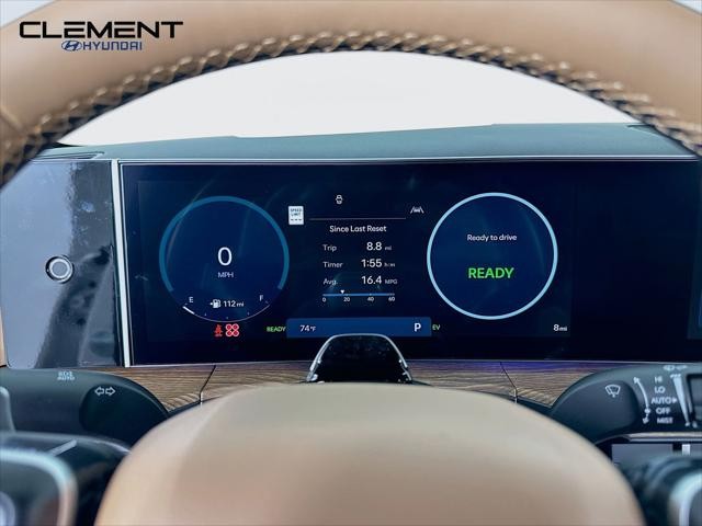 Hyundai Santa Fe Hybrid Vehicle Full-screen Gallery Image 16