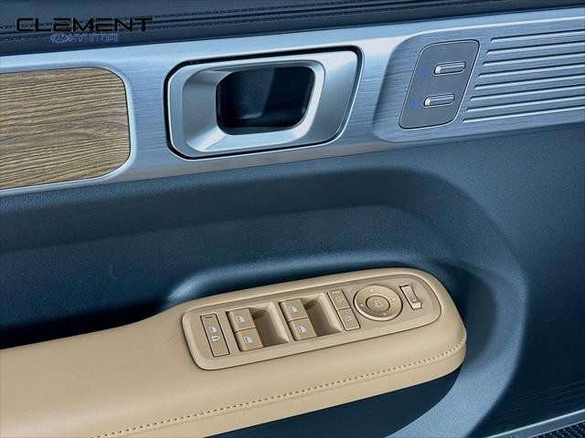 Hyundai Santa Fe Hybrid Vehicle Full-screen Gallery Image 24