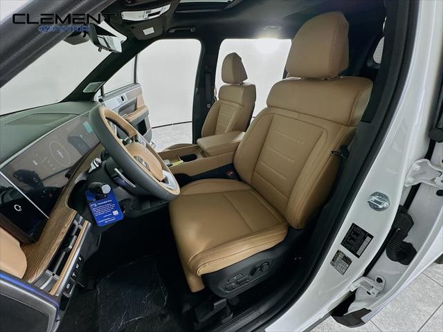 Hyundai Santa Fe Hybrid Vehicle Full-screen Gallery Image 27