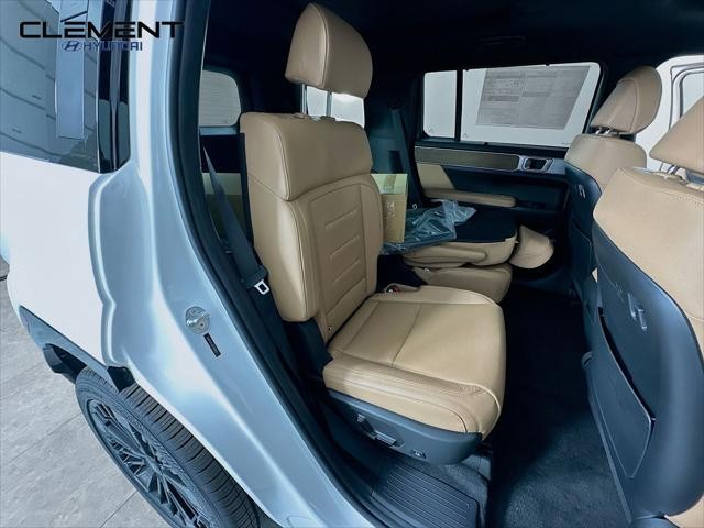 Hyundai Santa Fe Hybrid Vehicle Full-screen Gallery Image 29