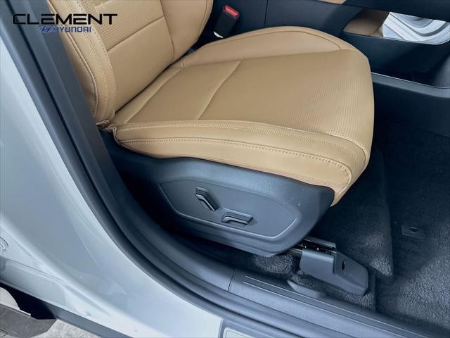 Hyundai Santa Fe Hybrid Vehicle Full-screen Gallery Image 30