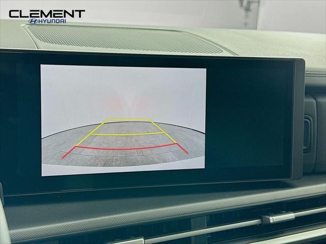 Hyundai Santa Fe Vehicle Full-screen Gallery Image 18