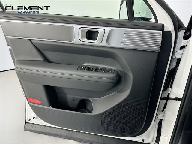 Hyundai Santa Fe Vehicle Full-screen Gallery Image 23