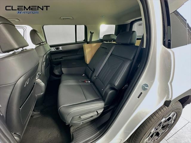 Hyundai Santa Fe Vehicle Full-screen Gallery Image 27