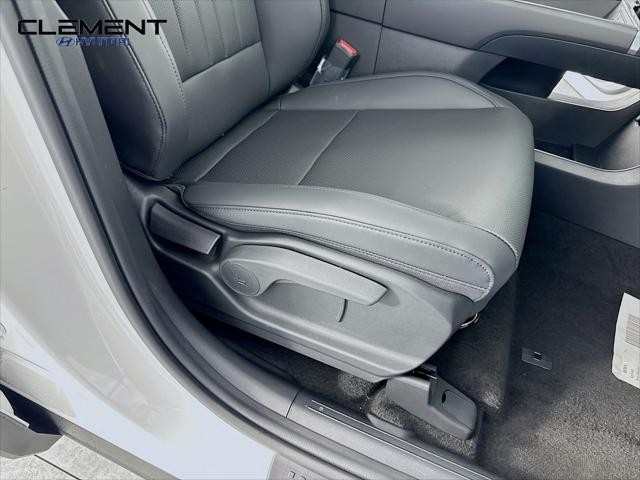 Hyundai Santa Fe Vehicle Full-screen Gallery Image 28