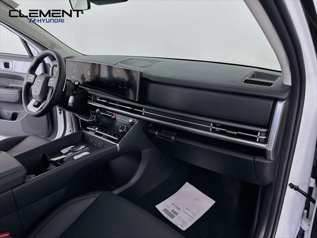 Hyundai Santa Fe Vehicle Full-screen Gallery Image 29