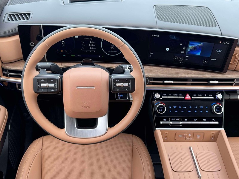 Hyundai Santa Fe Hybrid Vehicle Full-screen Gallery Image 17
