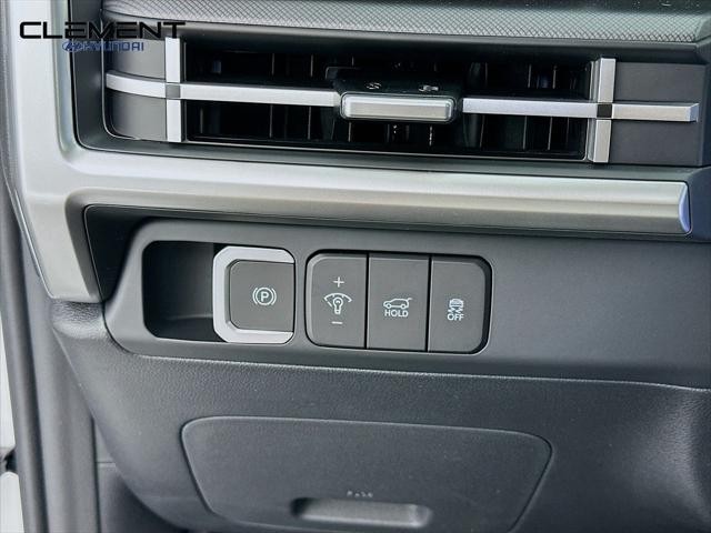Hyundai Santa Fe Vehicle Full-screen Gallery Image 12