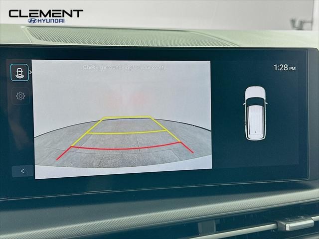 Hyundai Santa Fe Vehicle Full-screen Gallery Image 18