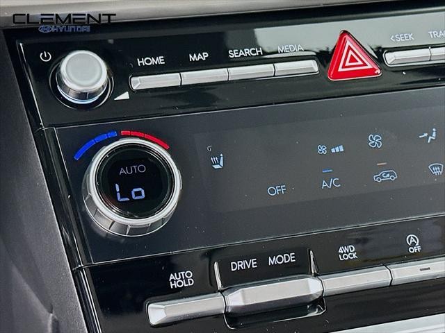 Hyundai Santa Fe Vehicle Full-screen Gallery Image 20