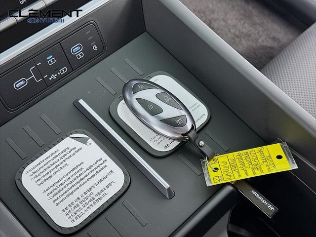 Hyundai Santa Fe Vehicle Full-screen Gallery Image 21