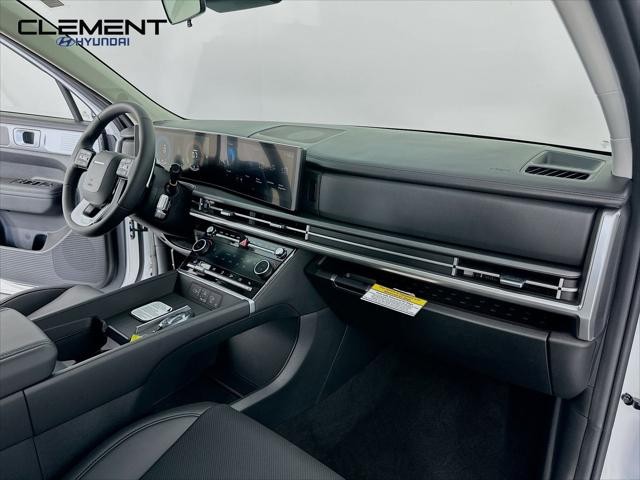 Hyundai Santa Fe Vehicle Full-screen Gallery Image 29