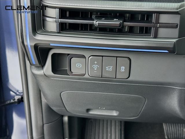 Hyundai Santa Fe Hybrid Vehicle Full-screen Gallery Image 12