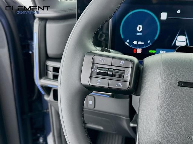 Hyundai Santa Fe Hybrid Vehicle Full-screen Gallery Image 14