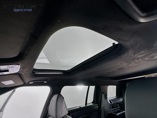 Hyundai Santa Fe Hybrid Vehicle Full-screen Gallery Image 22