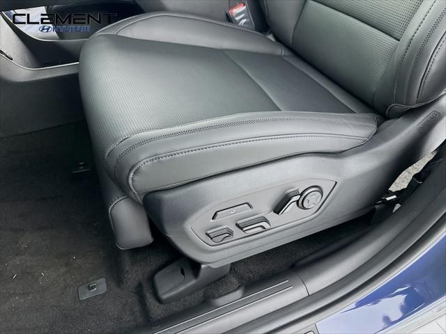 Hyundai Santa Fe Hybrid Vehicle Full-screen Gallery Image 26