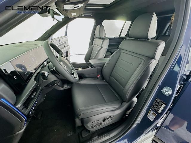 Hyundai Santa Fe Hybrid Vehicle Full-screen Gallery Image 27
