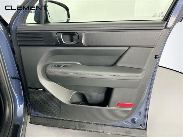Hyundai Santa Fe Hybrid Vehicle Full-screen Gallery Image 32