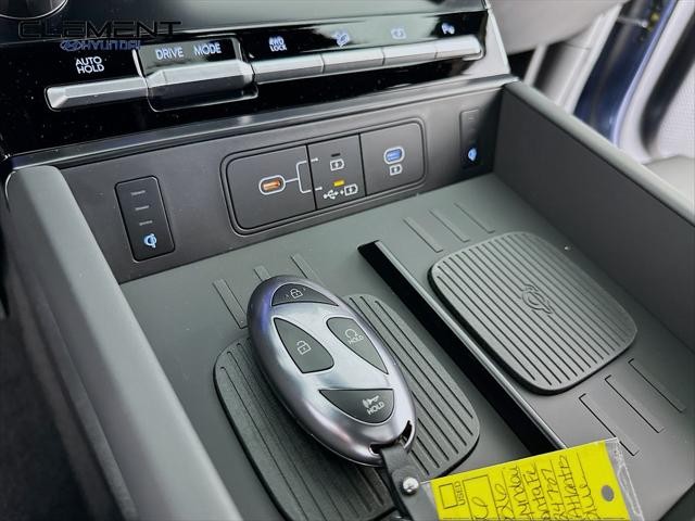 Hyundai Santa Fe Hybrid Vehicle Full-screen Gallery Image 34