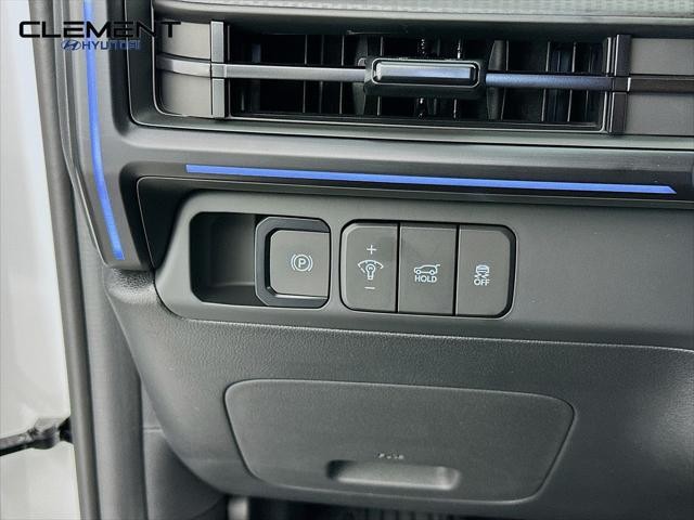 Hyundai Santa Fe Hybrid Vehicle Full-screen Gallery Image 12