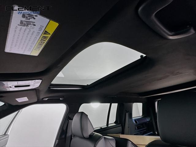 Hyundai Santa Fe Hybrid Vehicle Full-screen Gallery Image 22