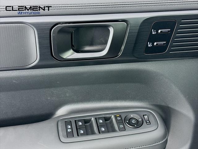 Hyundai Santa Fe Hybrid Vehicle Full-screen Gallery Image 24