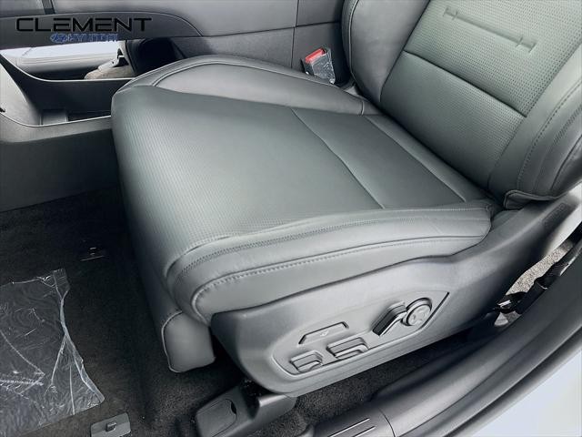 Hyundai Santa Fe Hybrid Vehicle Full-screen Gallery Image 26