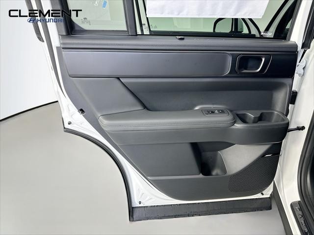 Hyundai Santa Fe Hybrid Vehicle Full-screen Gallery Image 28