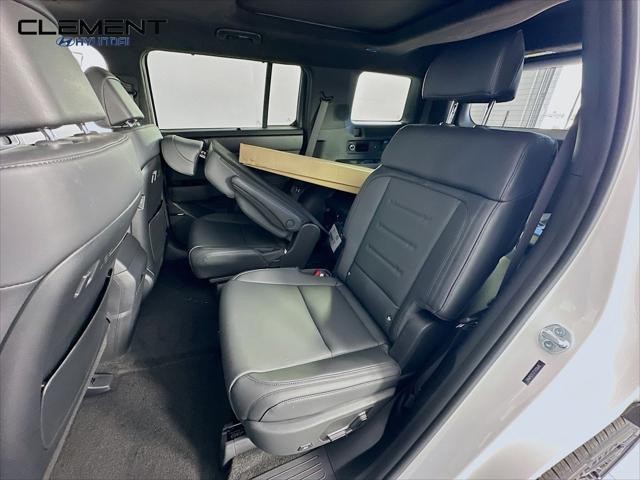 Hyundai Santa Fe Hybrid Vehicle Full-screen Gallery Image 29